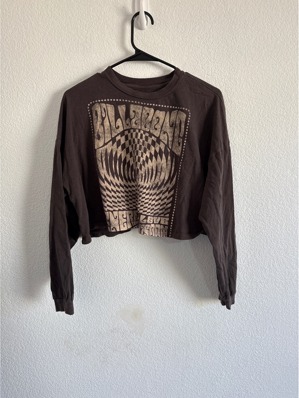 Billabong Women's Small Long Sleeve Crop Top Cotton Graphic Tee